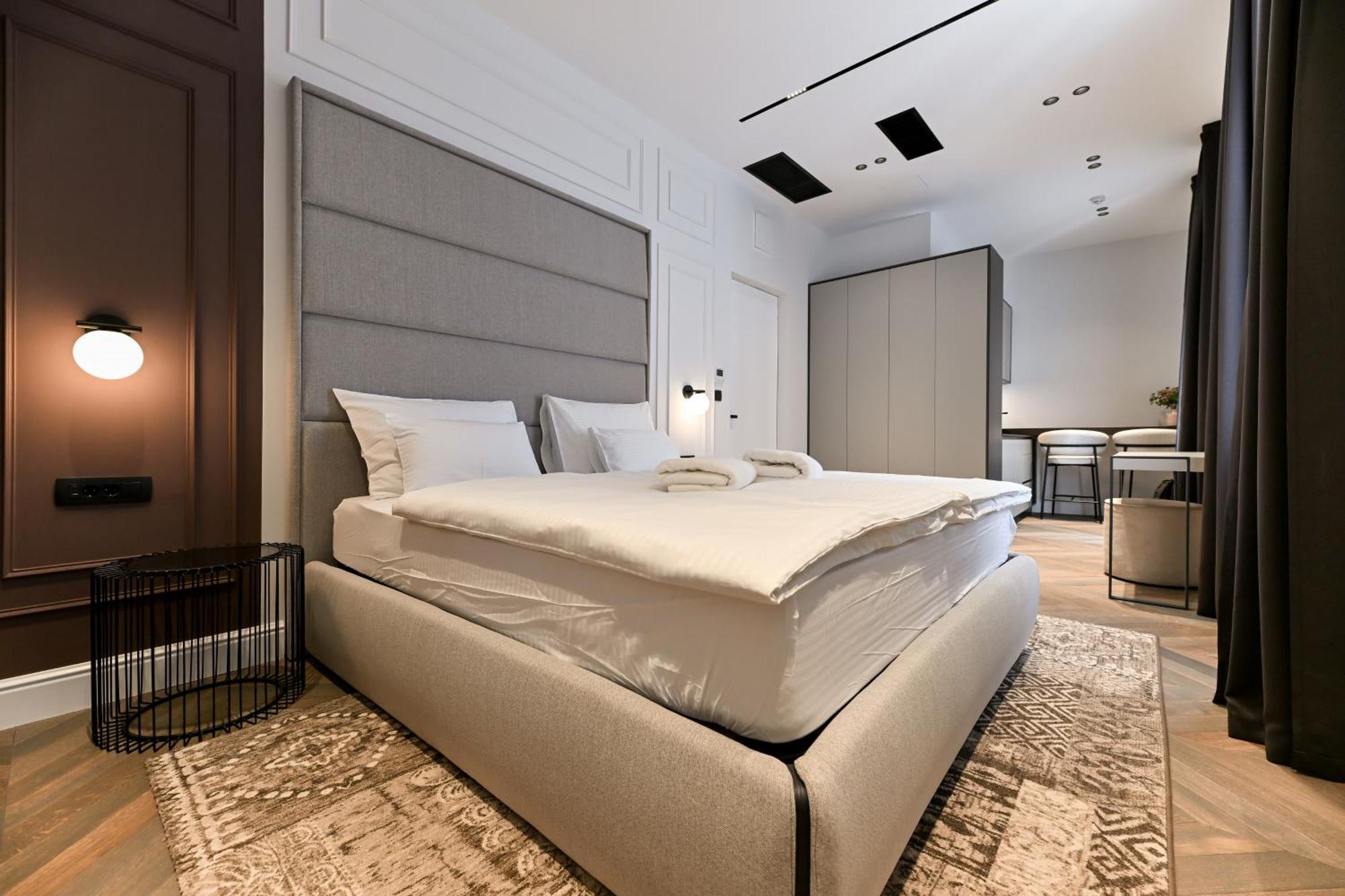 Three Pearls Deluxe & Appartement
