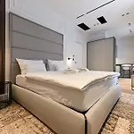 Three Pearls Deluxe Rooms & Studios